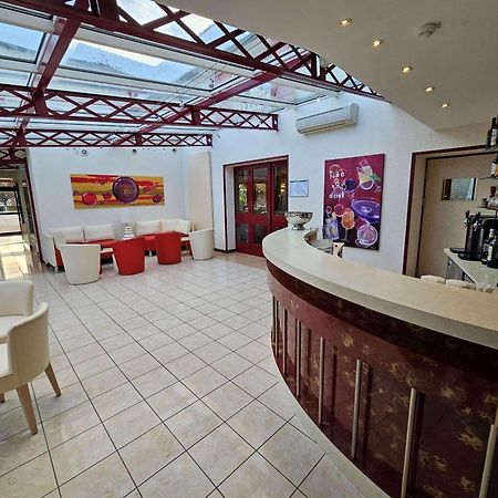 Auberge Du Lac, Sure Hotel Collection By Best Western Mesnil-Saint-Père Eksteriør bilde