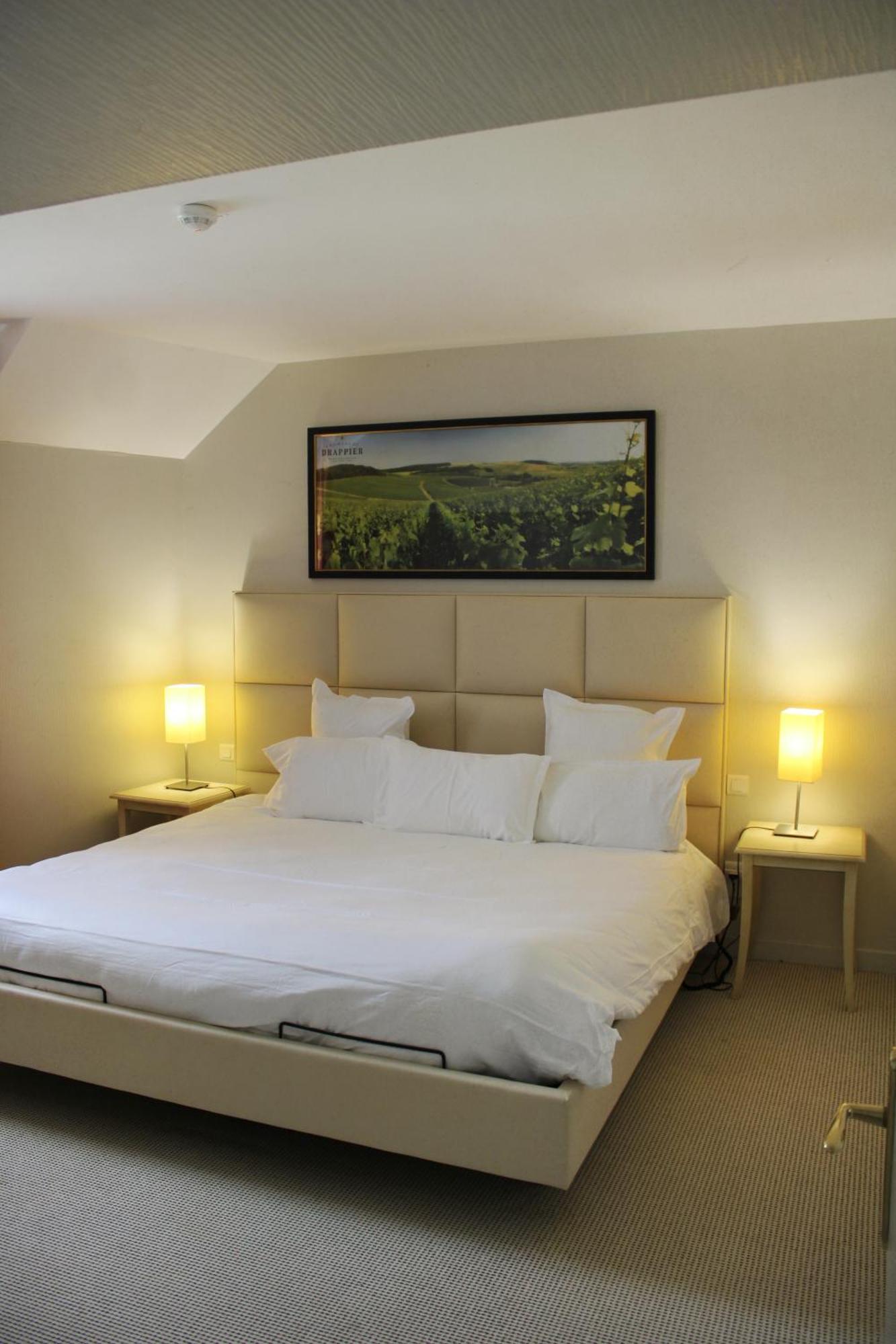 Auberge Du Lac, Sure Hotel Collection By Best Western Mesnil-Saint-Père Eksteriør bilde