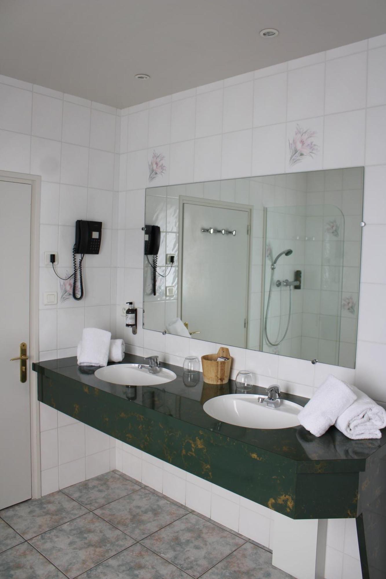 Auberge Du Lac, Sure Hotel Collection By Best Western Mesnil-Saint-Père Eksteriør bilde
