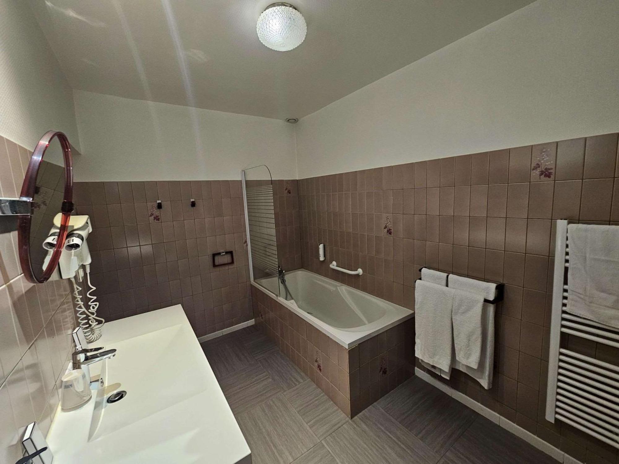 Auberge Du Lac, Sure Hotel Collection By Best Western Mesnil-Saint-Père Eksteriør bilde